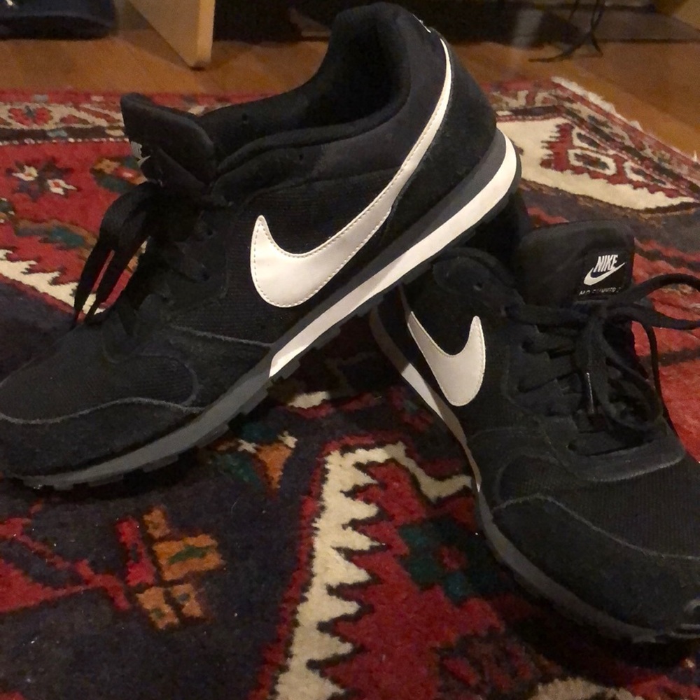 Nike Mid Runner 2 size 10 US.